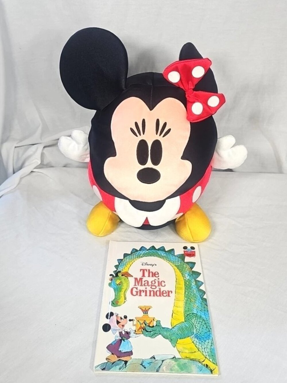 Disneyland Resort Classic Minnie Mouse 13" Round Plush & Book